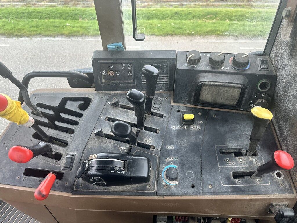 John Deere 6800