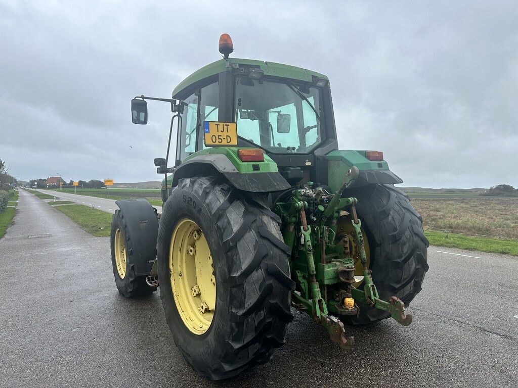 John Deere 6800