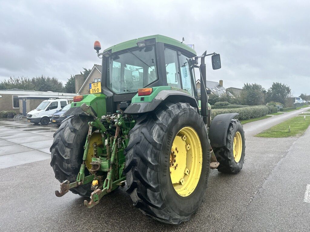John Deere 6800