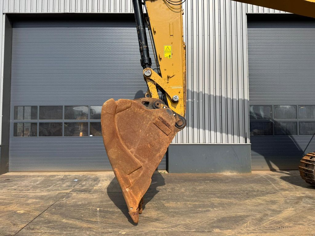 Caterpillar 352F