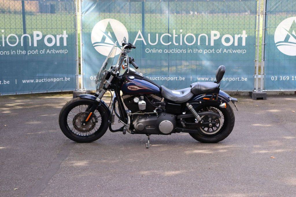 Harley-Davidson DYNA STREET BOB Benzinmotorrad 2012