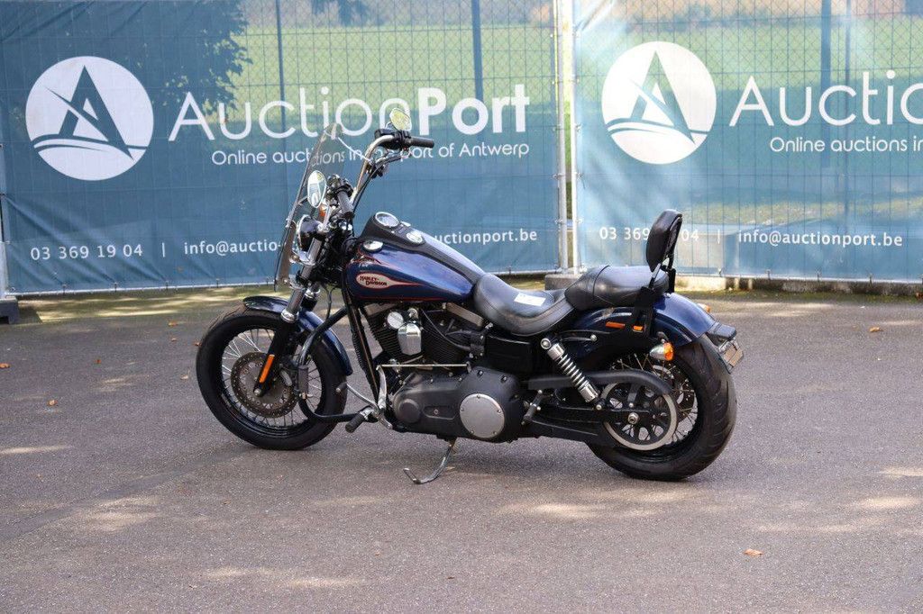 Harley-Davidson DYNA STREET BOB Benzinmotorrad 2012
