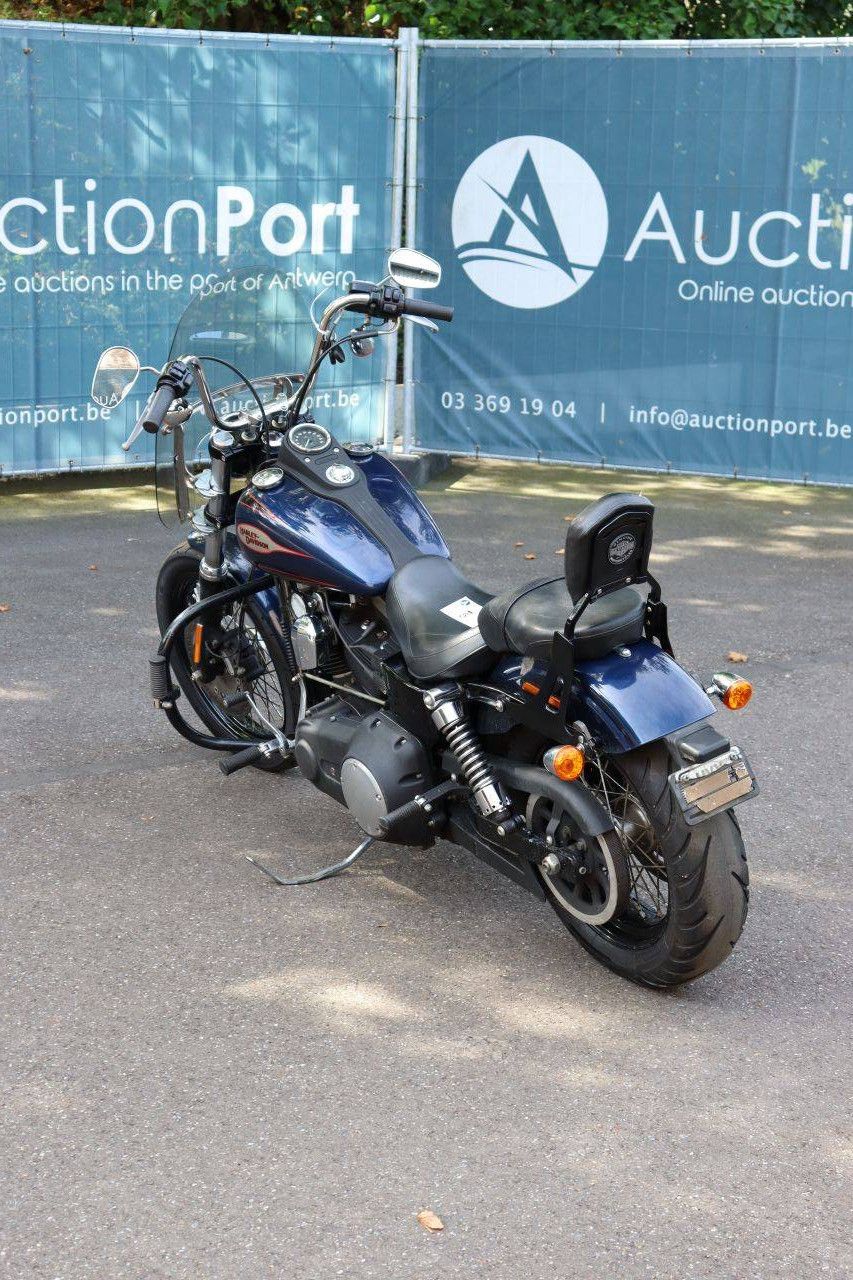 Harley-Davidson DYNA STREET BOB Benzinmotorrad 2012