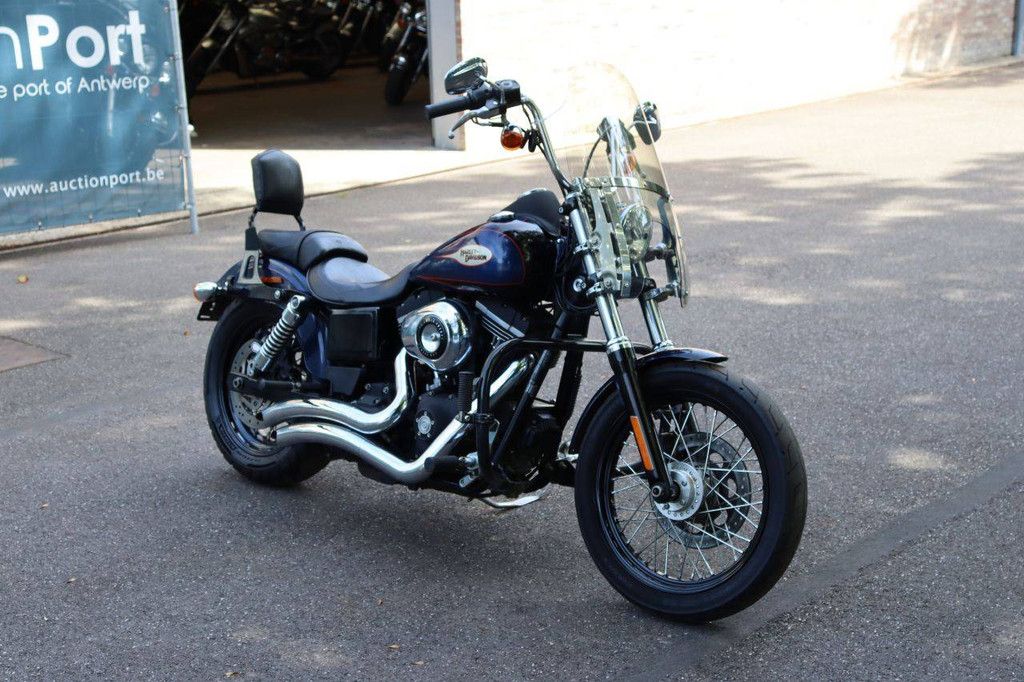 Harley-Davidson DYNA STREET BOB Benzinmotorrad 2012