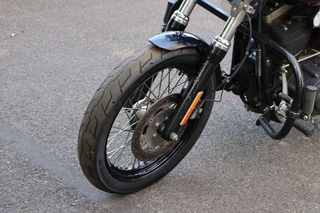 Harley-Davidson DYNA STREET BOB Benzinmotorrad 2012