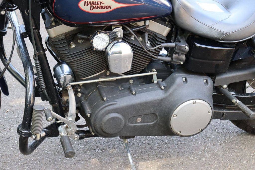 Harley-Davidson DYNA STREET BOB Benzinmotorrad 2012