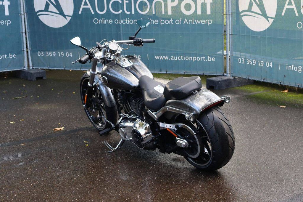 Harley-Davidson BREAKOUT SOFTAIL Motorrad Benzin 2014