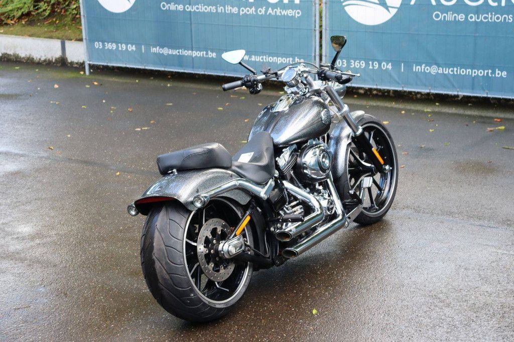 Harley-Davidson BREAKOUT SOFTAIL Motorrad Benzin 2014