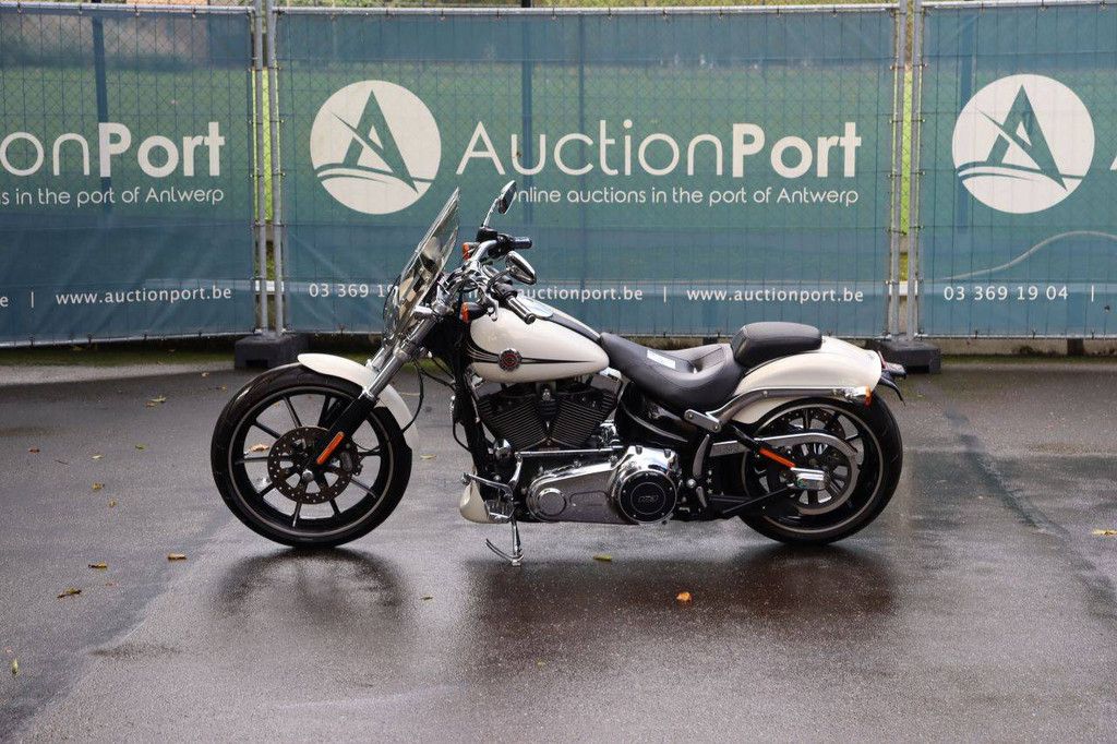 Harley-Davidson BREAKOUT SOFTAIL Motorrad Benzin 2014