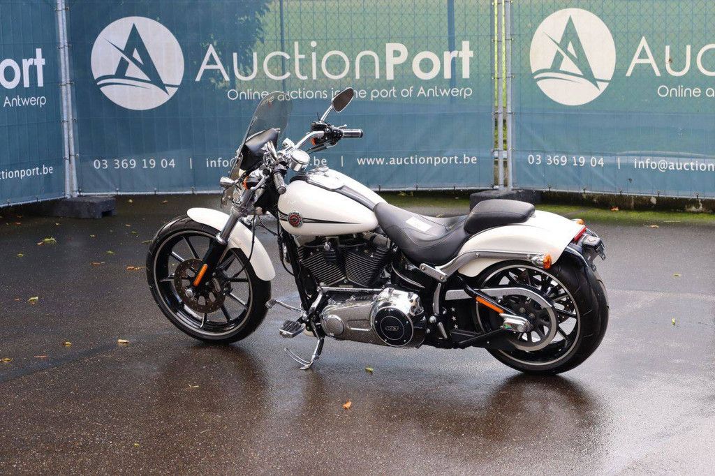 Harley-Davidson BREAKOUT SOFTAIL Motorrad Benzin 2014