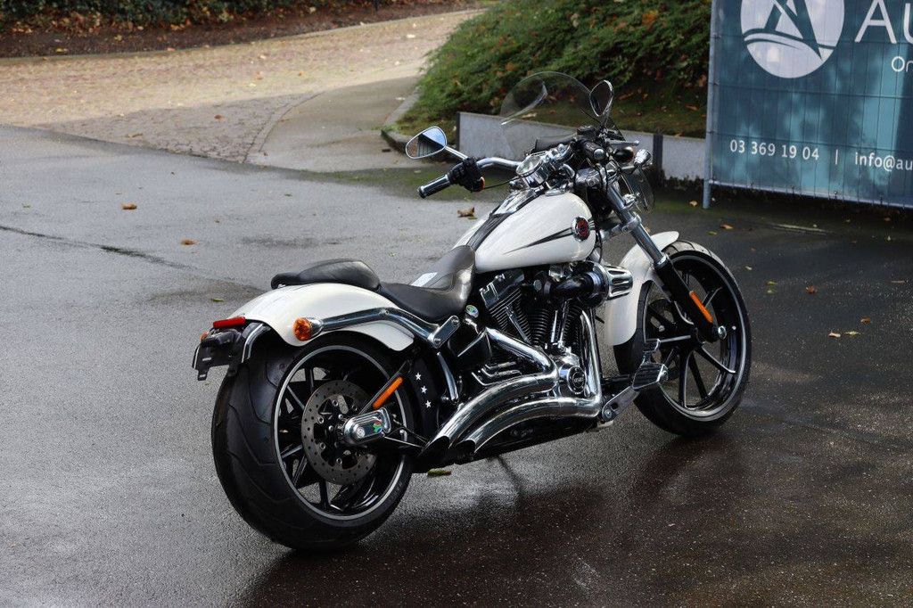 Harley-Davidson BREAKOUT SOFTAIL Motorrad Benzin 2014
