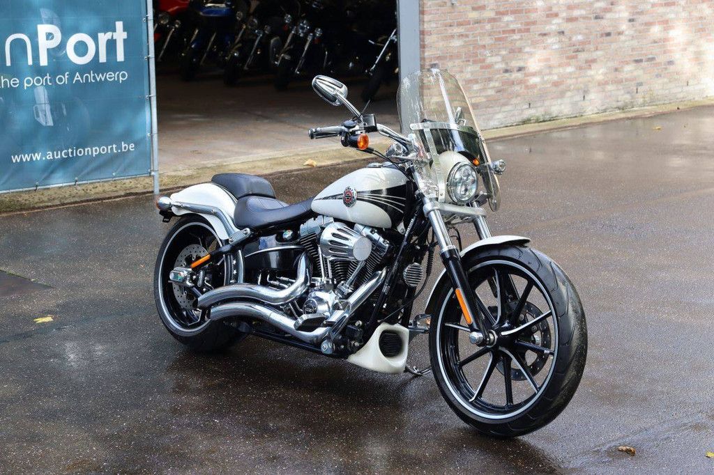 Harley-Davidson BREAKOUT SOFTAIL Motorrad Benzin 2014