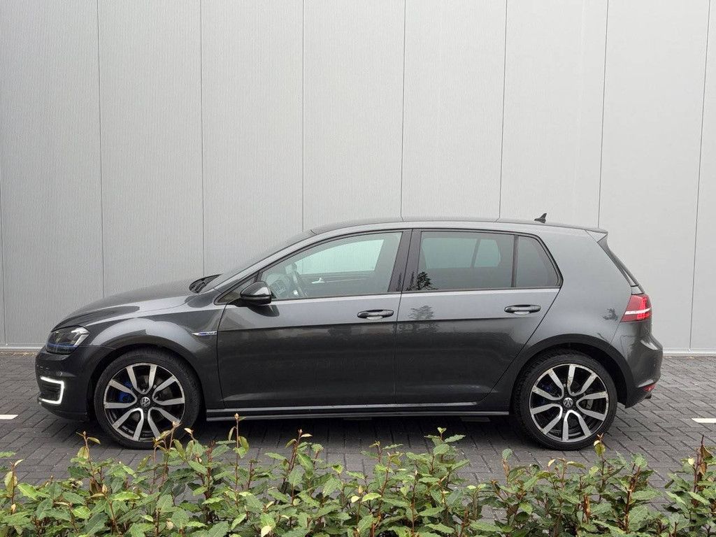 Pkw Volkswagen Golf 1.4 GTE Elektro+Benzin 150 PS 2015