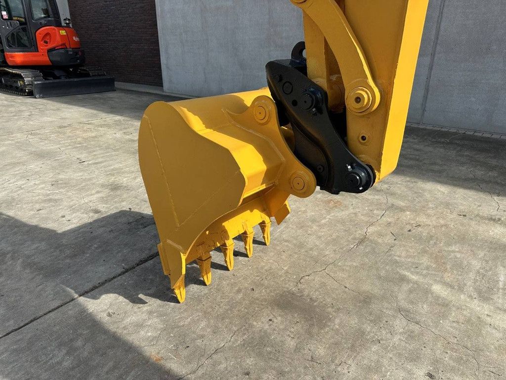 Midi excavator Komatsu PC60-8 Diesel 2013