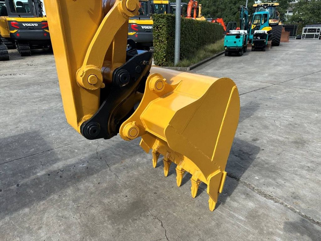 Midi excavator Komatsu PC60-8 Diesel 2013