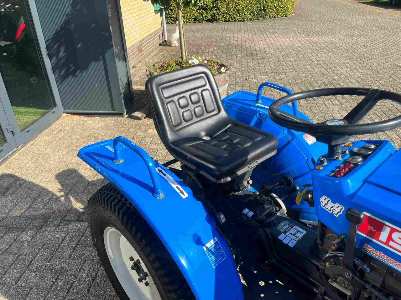 Marge Iseki TX 155 met gazonbanden