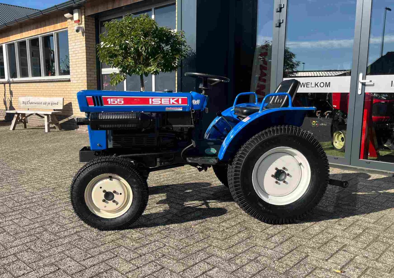 Marge Iseki TX 155 met gazonbanden