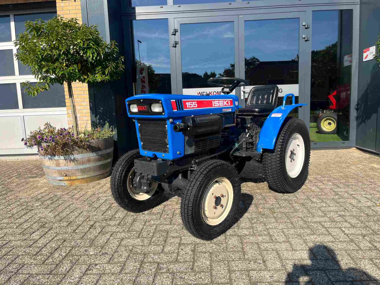 Marge Iseki TX 155 met gazonbanden