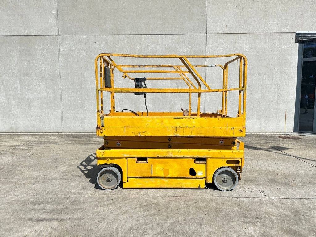 Scissor lift Haulotte Compact 8 Electric 2006