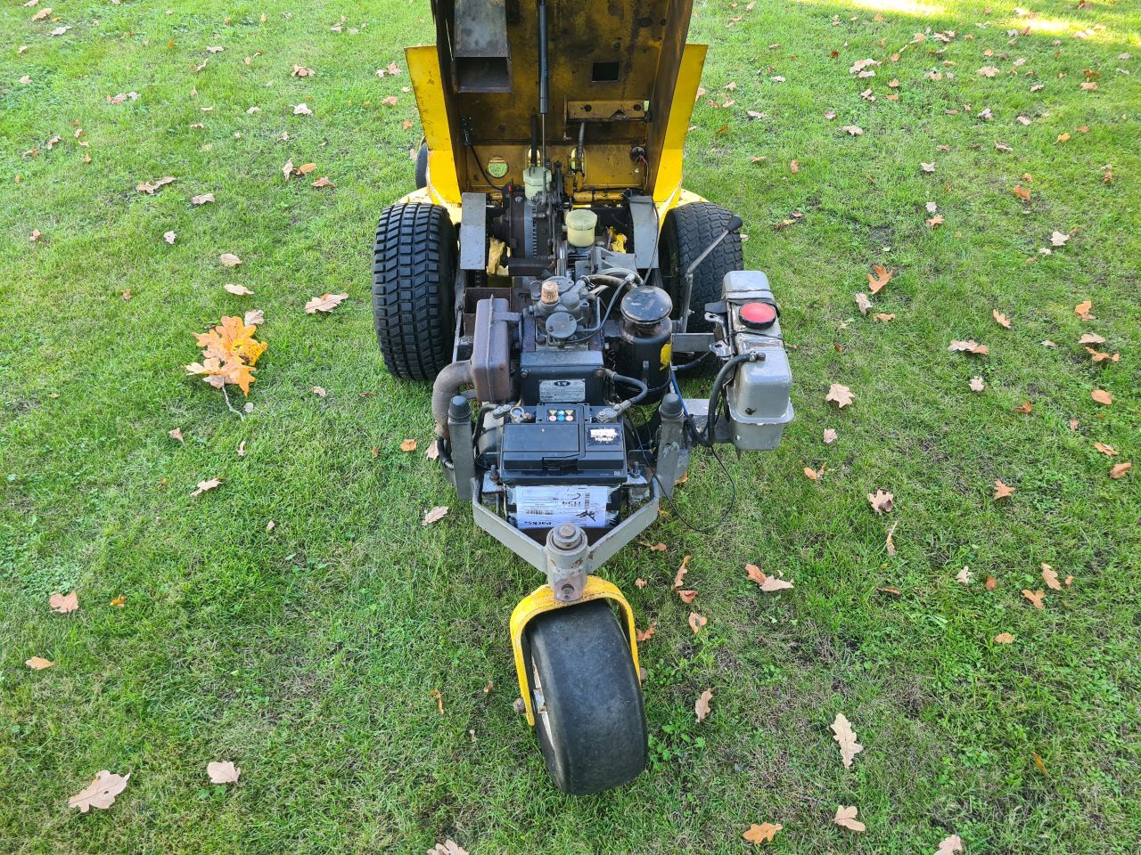 Walker zeroturn zitmaaier met diesel motor.