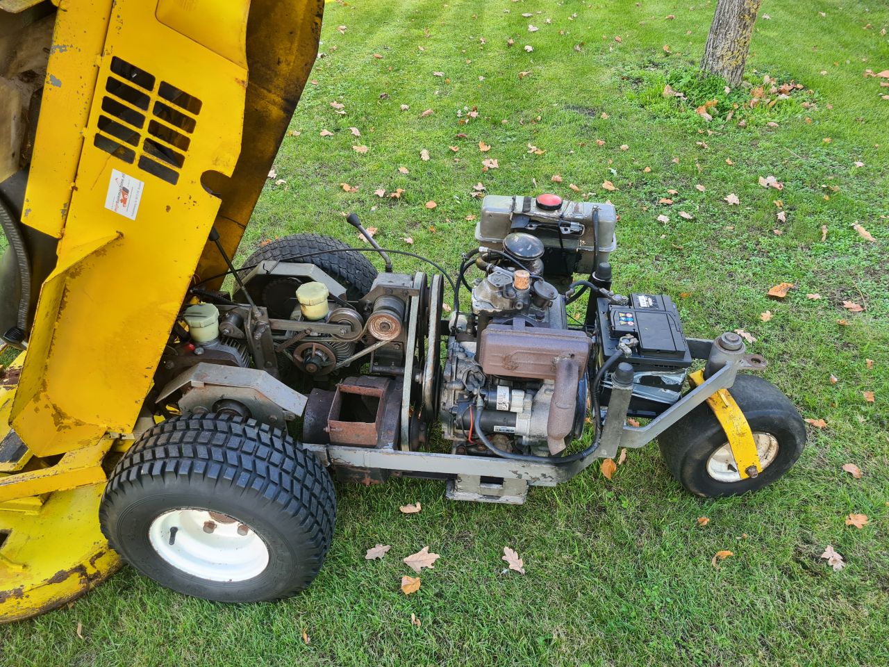 Walker zeroturn zitmaaier met diesel motor.