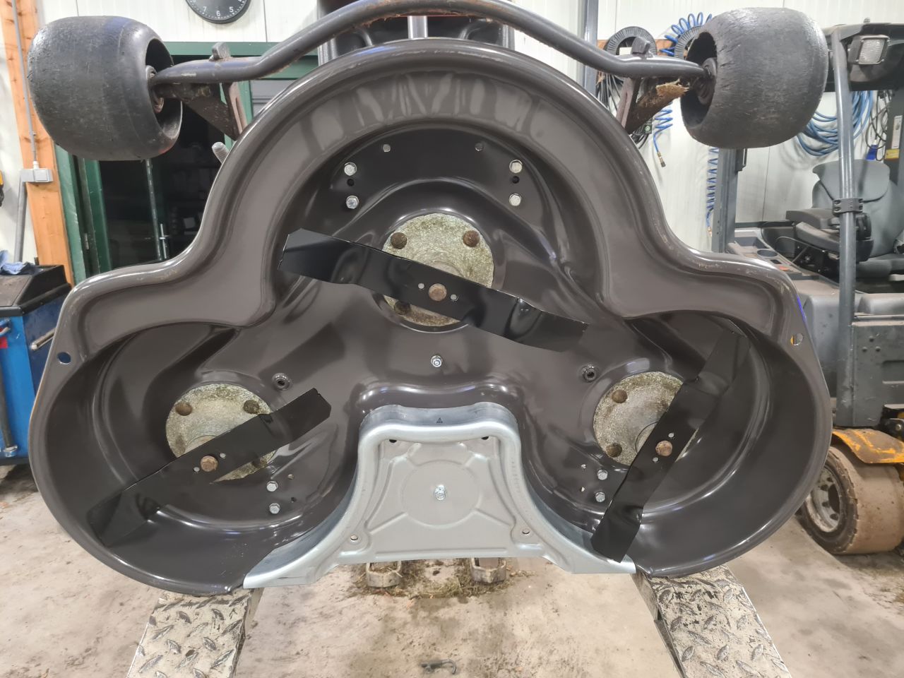 Husqvarna Rider R13c hydrostaat frontmaaier nieuw maaidek.