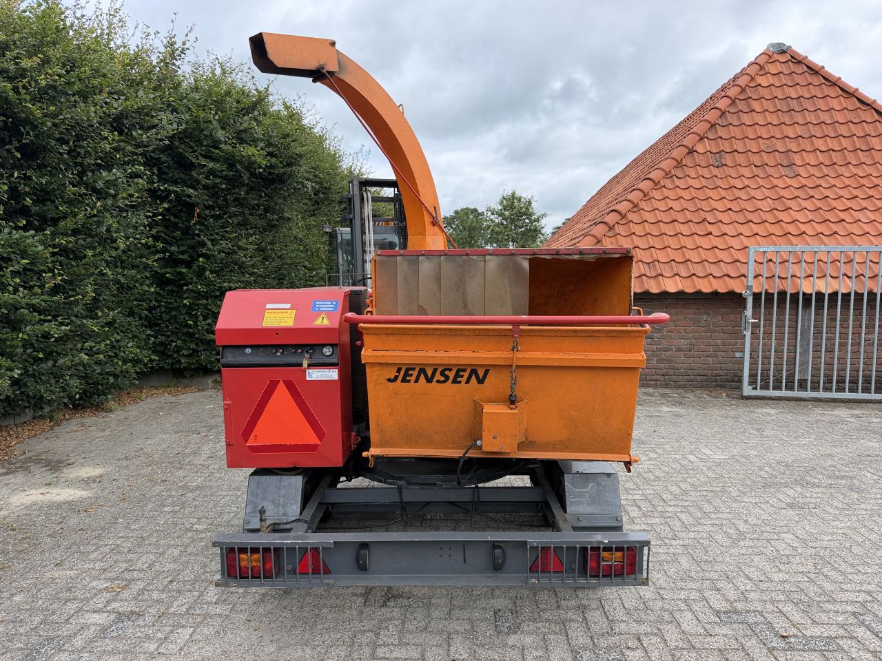 2 x Hout versnipperaar , 1 maal met eigen motor en 1 x Aftakas