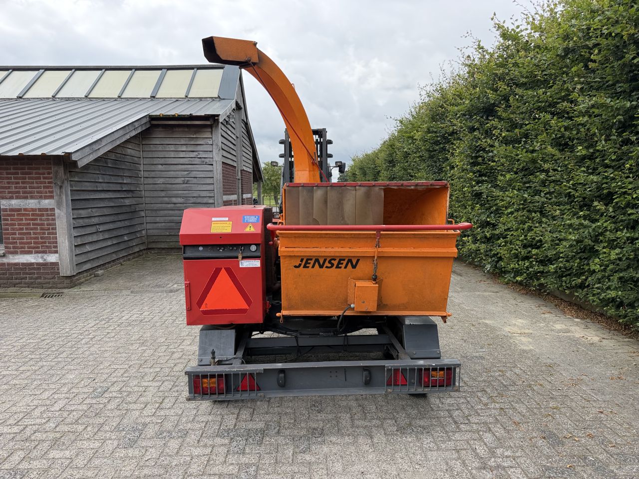 2 x Hout versnipperaar , 1 maal met eigen motor en 1 x Aftakas