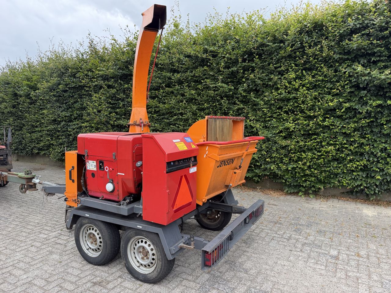 2 x Hout versnipperaar , 1 maal met eigen motor en 1 x Aftakas