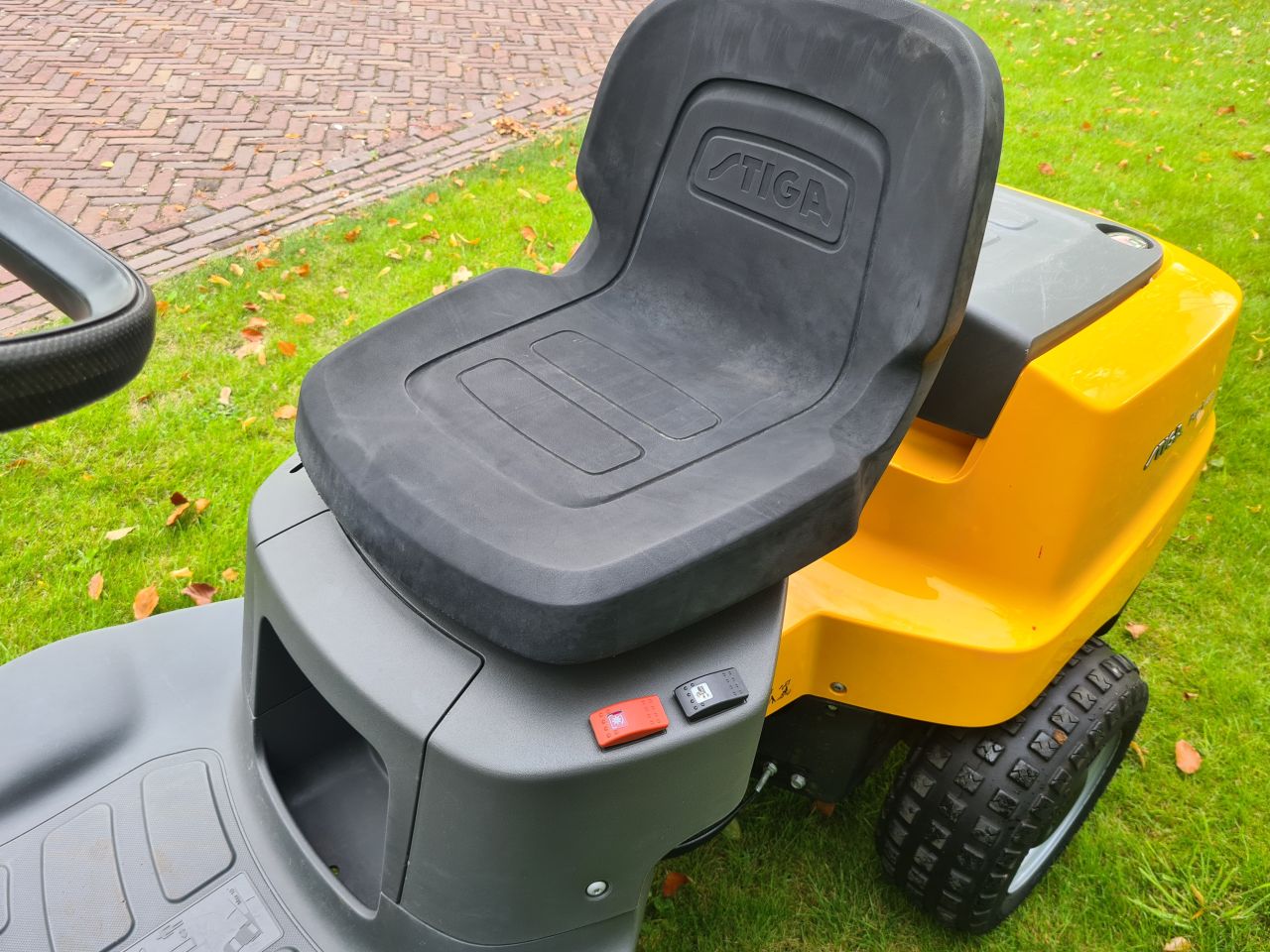 Stiga park 220 frontmaaier hydrostaat met nieuw maaidek.