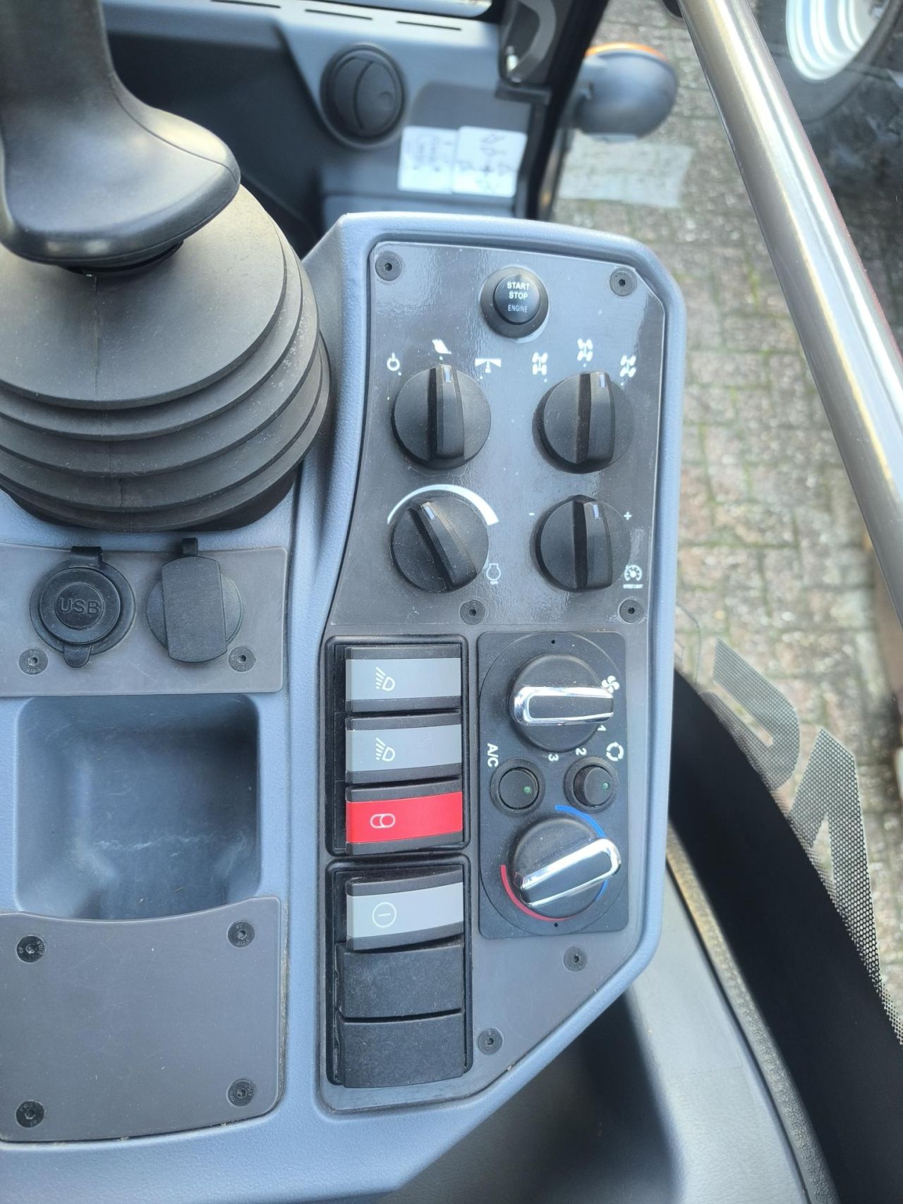 MECALAC AS600 (30KM)