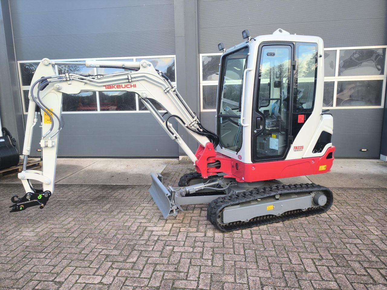 TAKEUCHI TB225
