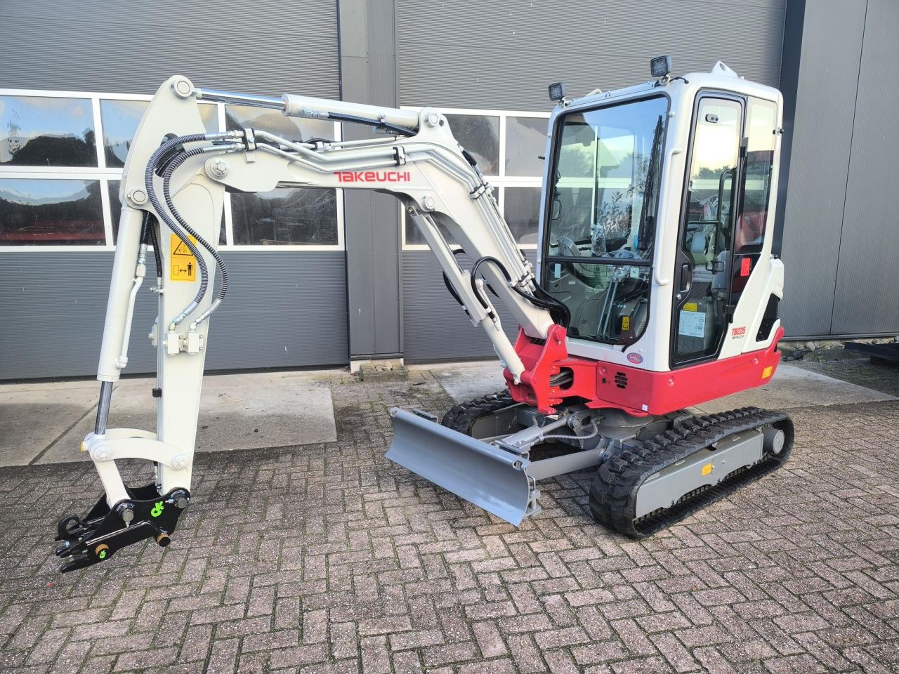 TAKEUCHI TB225