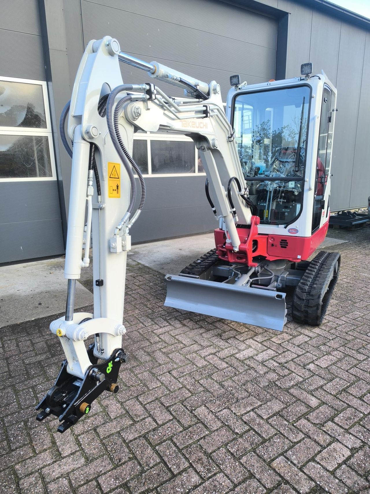 TAKEUCHI TB225