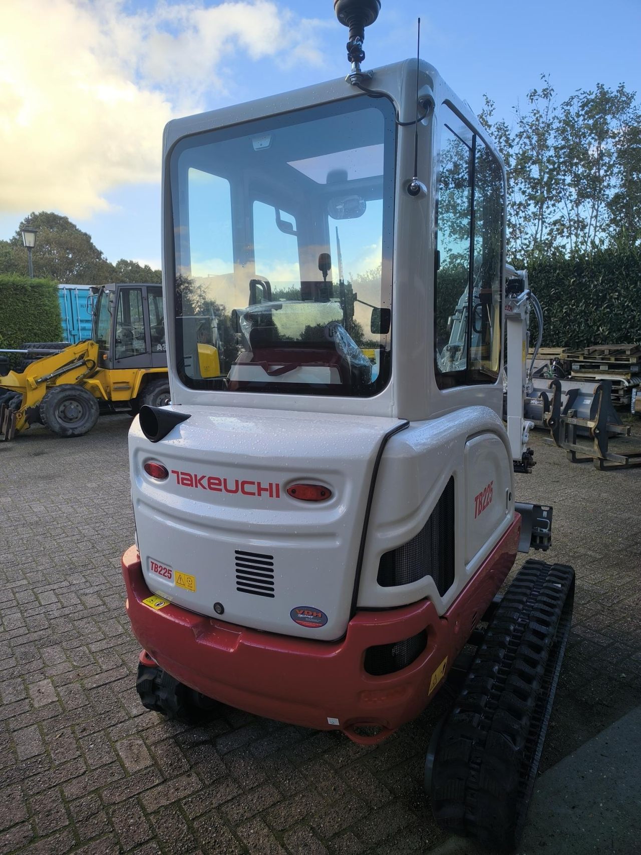 TAKEUCHI TB225