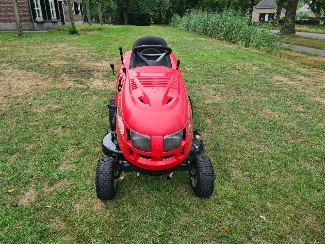 Castel Garden zitmaaier met opvangbak.