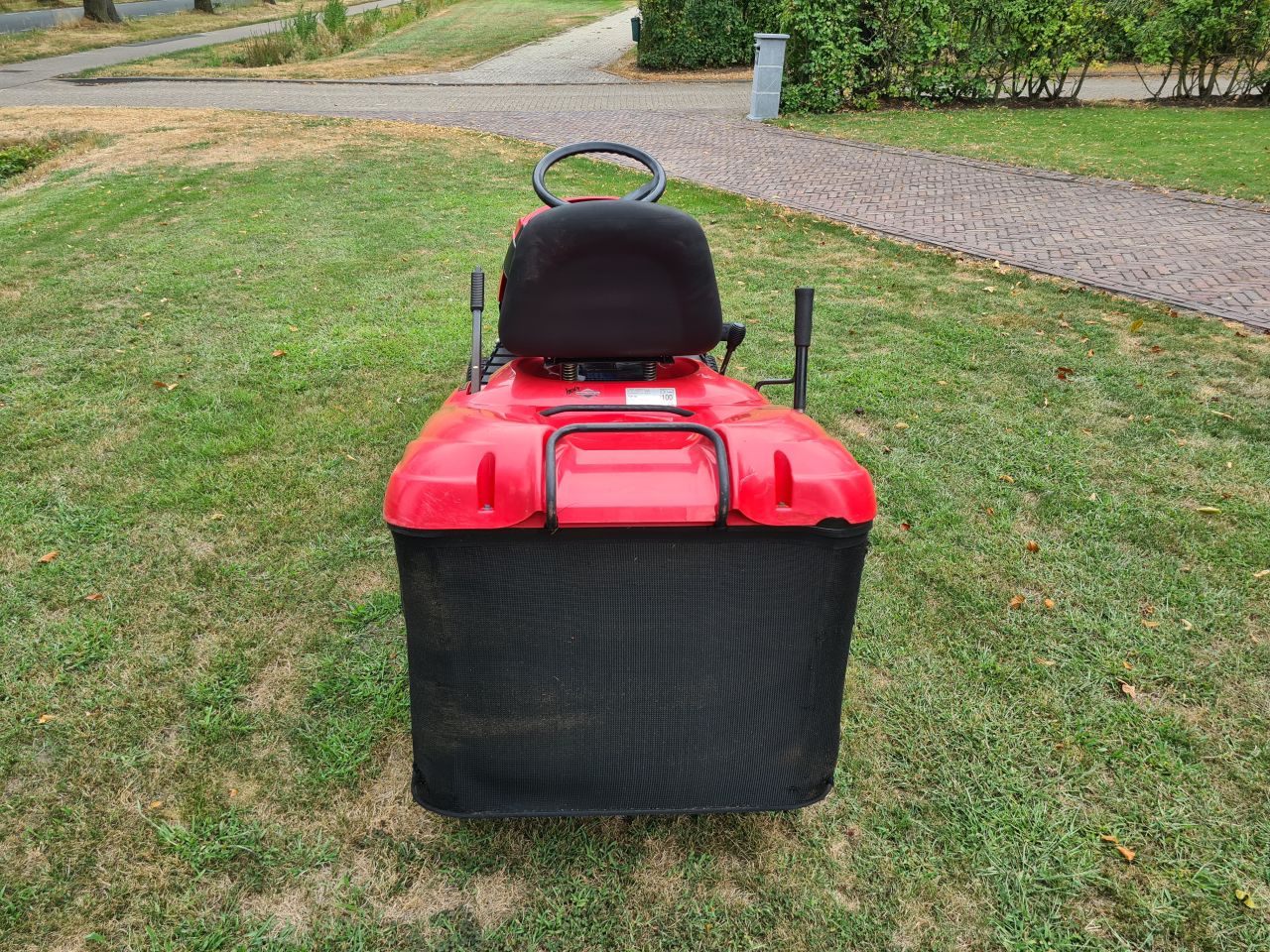 Castel Garden zitmaaier met opvangbak.