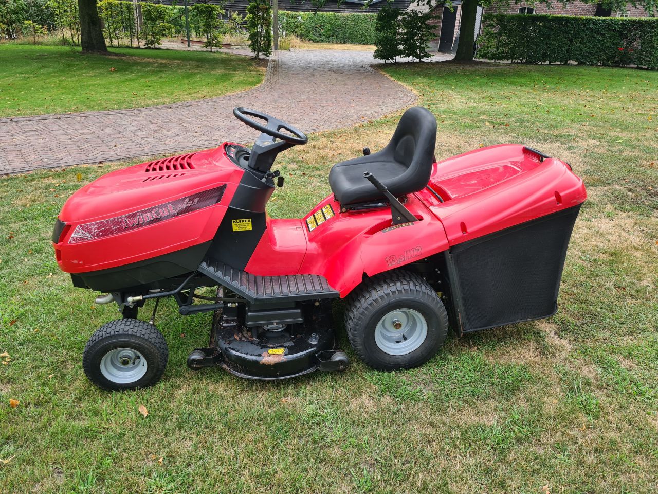 Castel Garden zitmaaier met opvangbak.