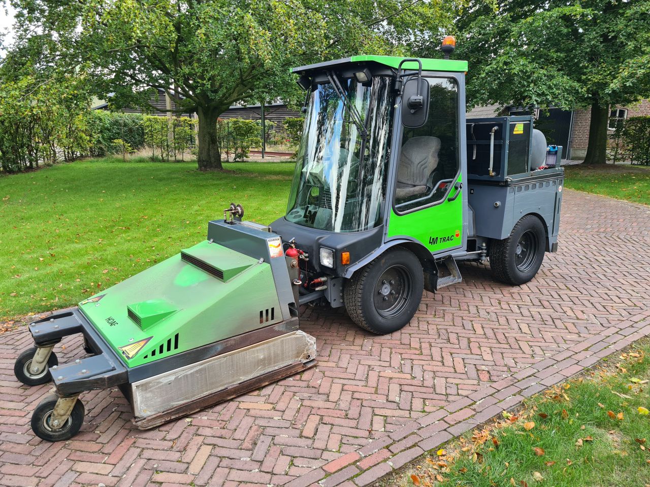 Lm trac 336 werktuigdrager met Hoaf brander.