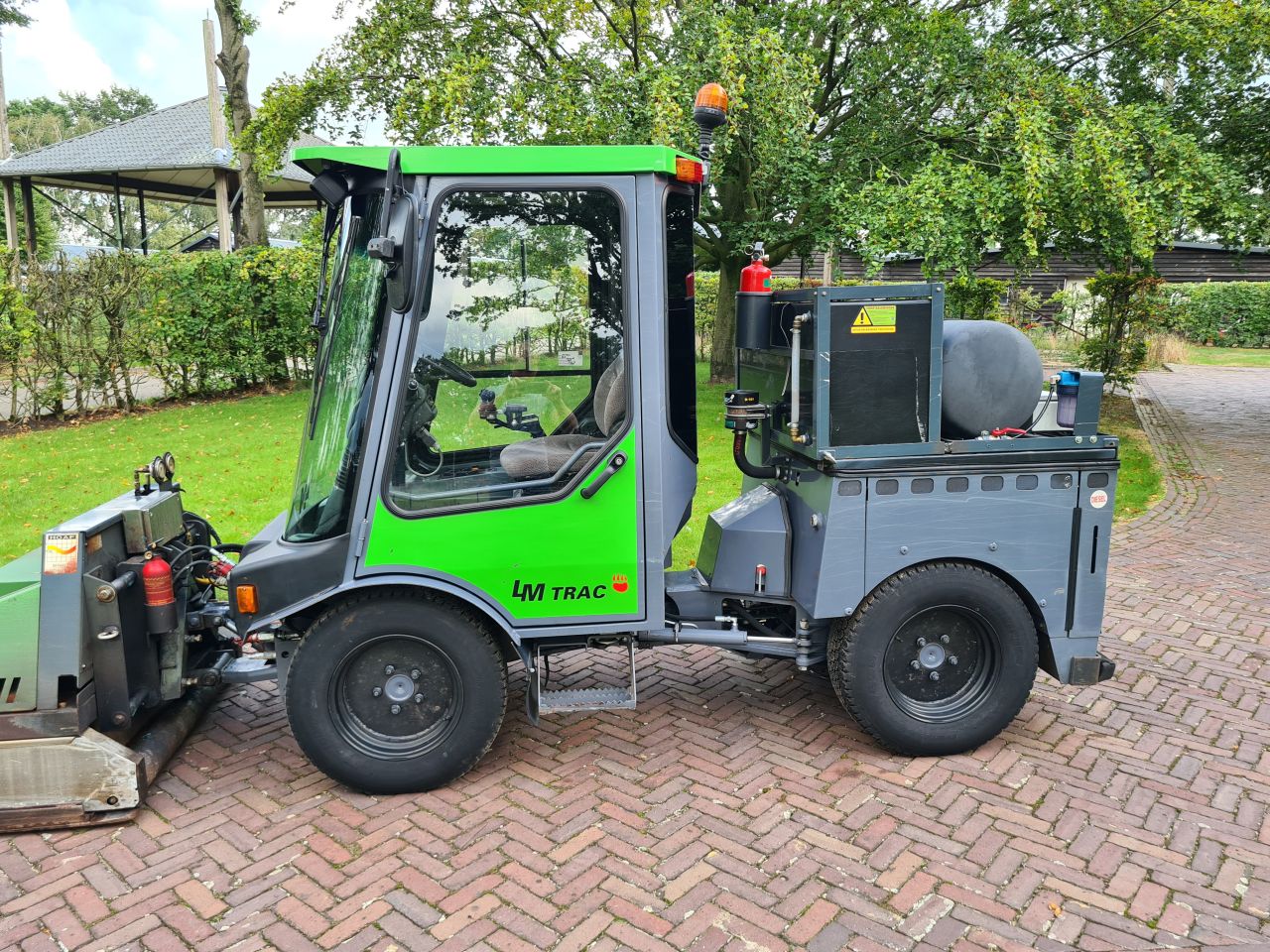Lm trac 336 werktuigdrager met Hoaf brander.