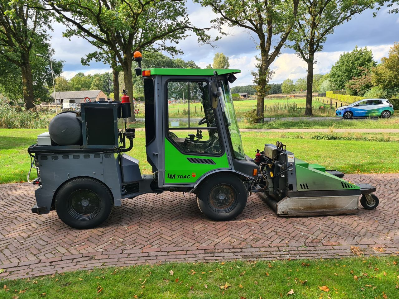 Lm trac 336 werktuigdrager met Hoaf brander.