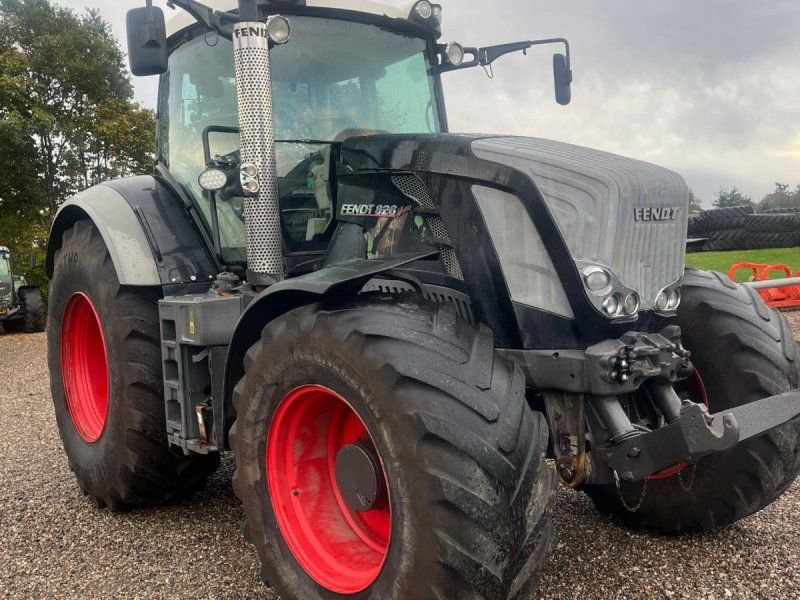 Fendt 828 Vario SCR Profi Plus  Sort