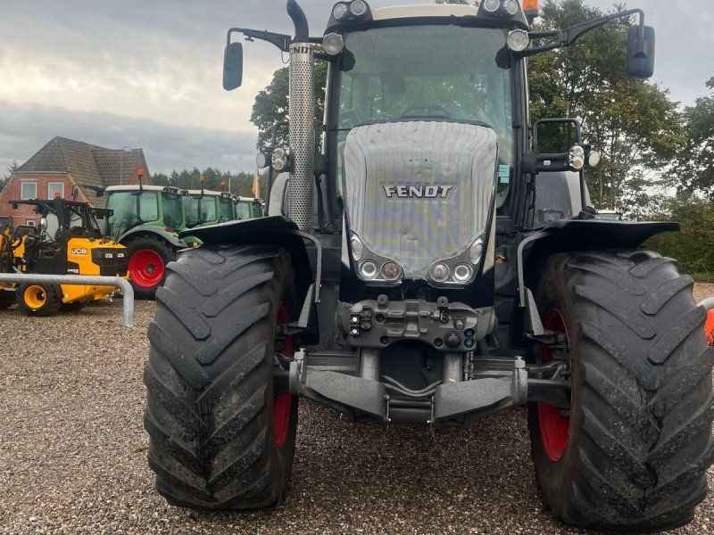 Fendt 828 Vario SCR Profi Plus  Sort