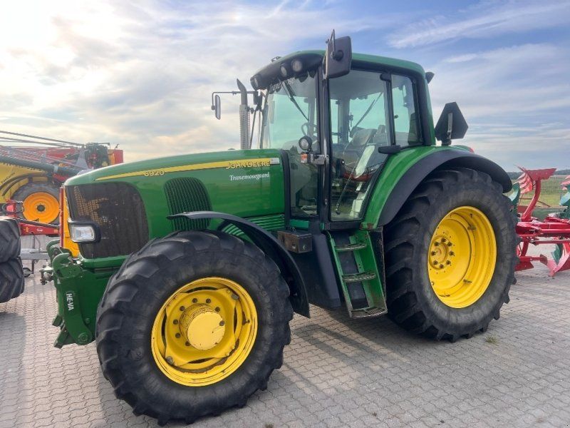 John Deere 6920