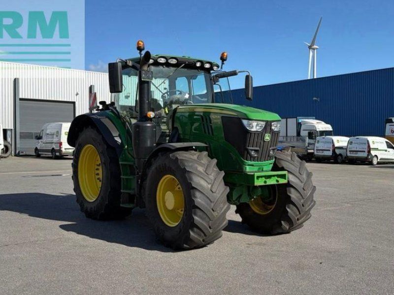 John Deere 6215R