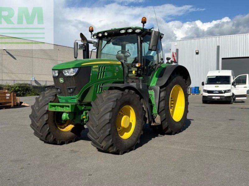 John Deere 6215R