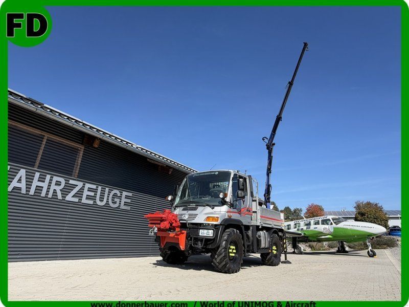 Mercedes-Benz Unimog U300 mit Kran und Wandlerschaltkupplung, Zugmaschine für