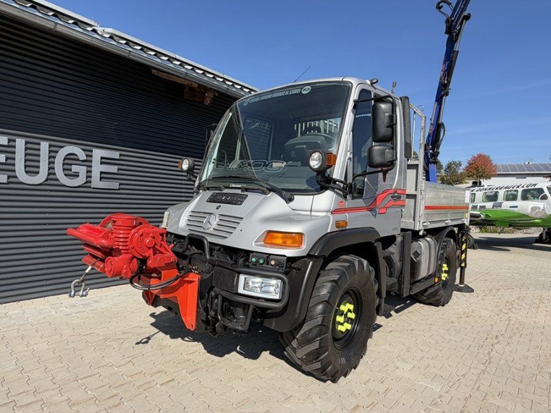 Mercedes-Benz Unimog U300 mit Kran und Wandlerschaltkupplung, Zugmaschine für