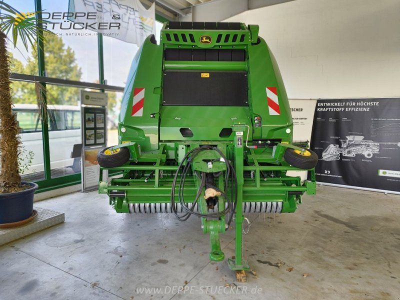 John Deere V462M
