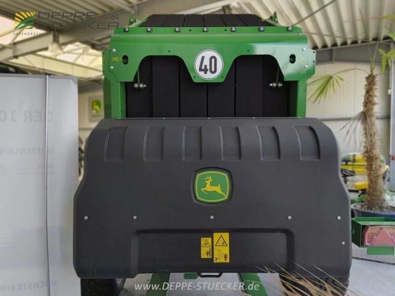 John Deere V462M